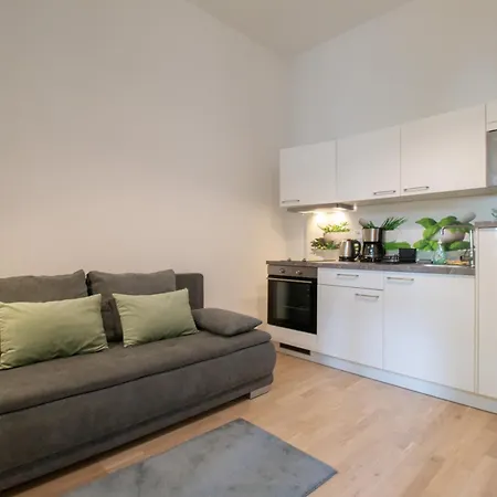 Washingtonova Cr Apartment *