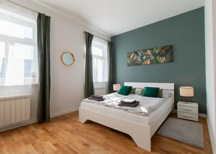 Washingtonova Cr Apartment *