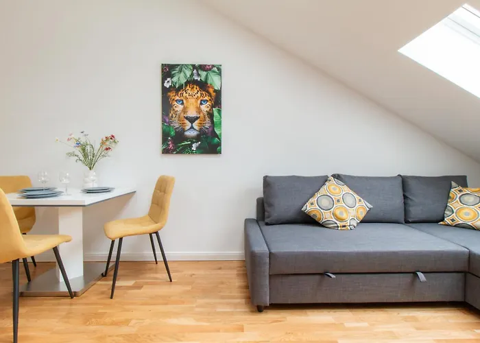 Washingtonova Cr Apartment *