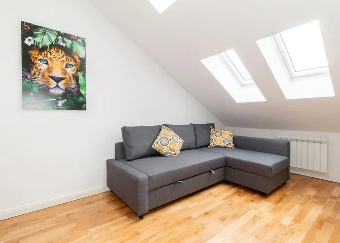 Washingtonova Cr Apartment
