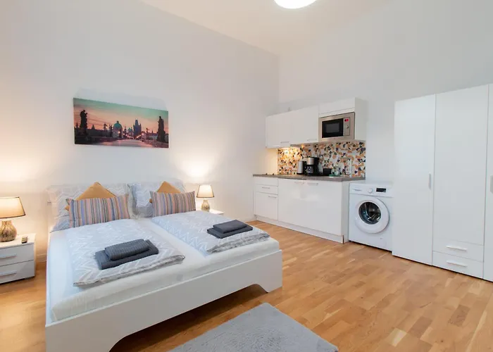Washingtonova Cr Apartment *