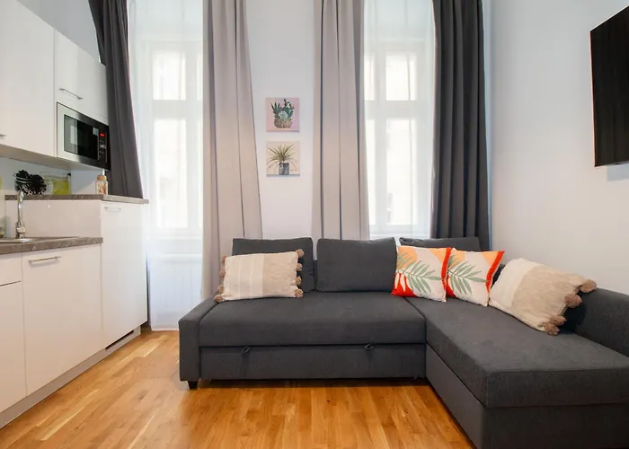 Washingtonova Cr Apartment