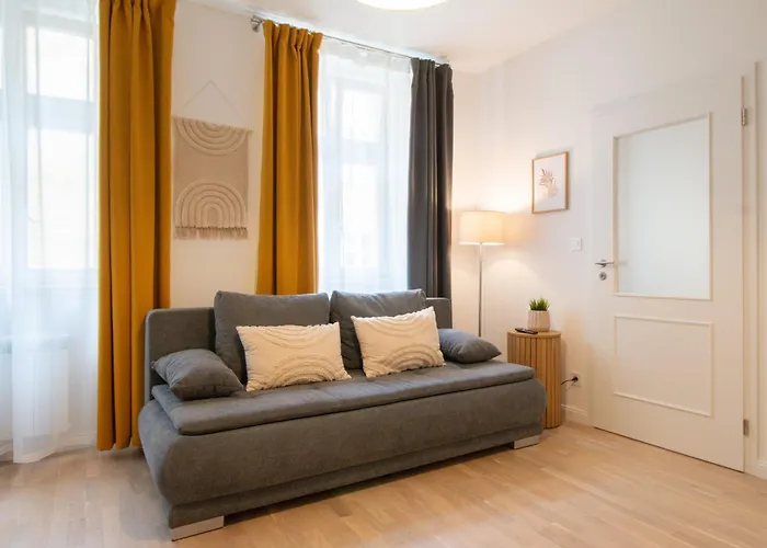 Washingtonova Cr Apartment