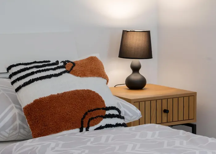 Washingtonova Cr Apartment *