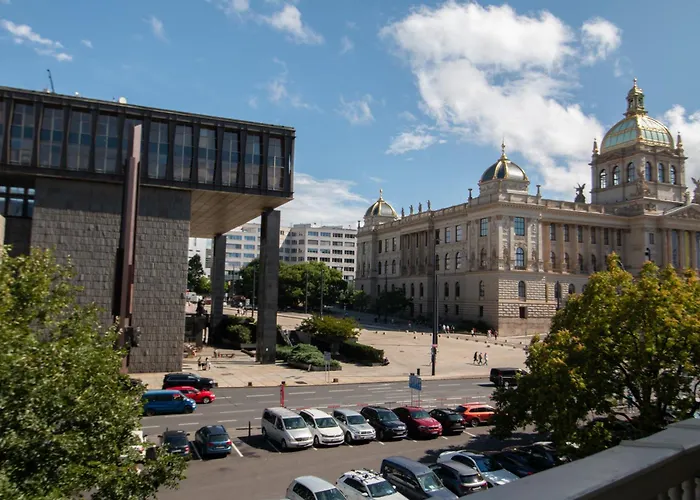 Washingtonova Cr Apartment *