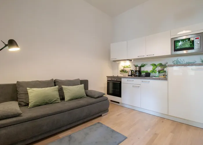 Washingtonova Cr Apartment *